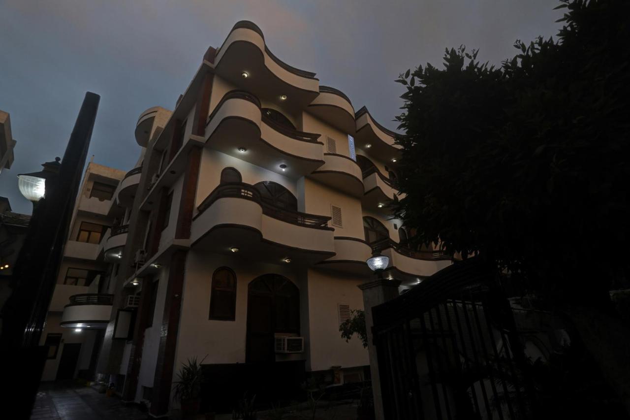 Townhouse The Premier View Near Iskcon Temple Noida Hotell Exteriör bild