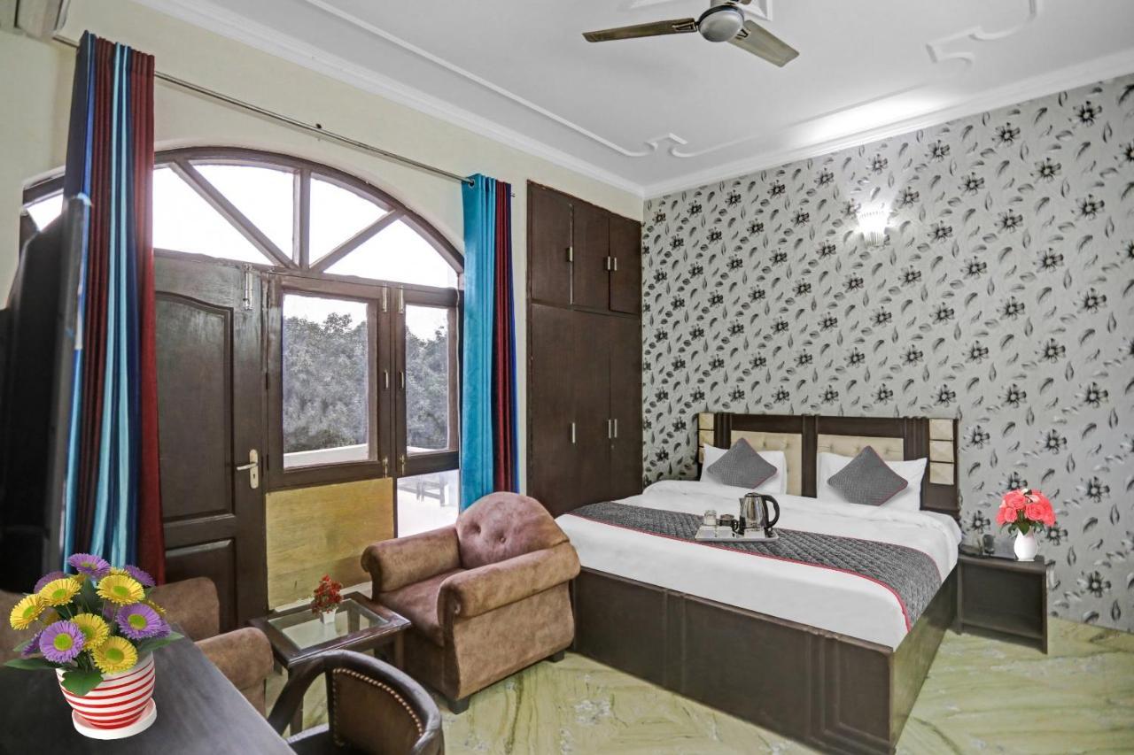 Townhouse The Premier View Near Iskcon Temple Noida Hotell Exteriör bild