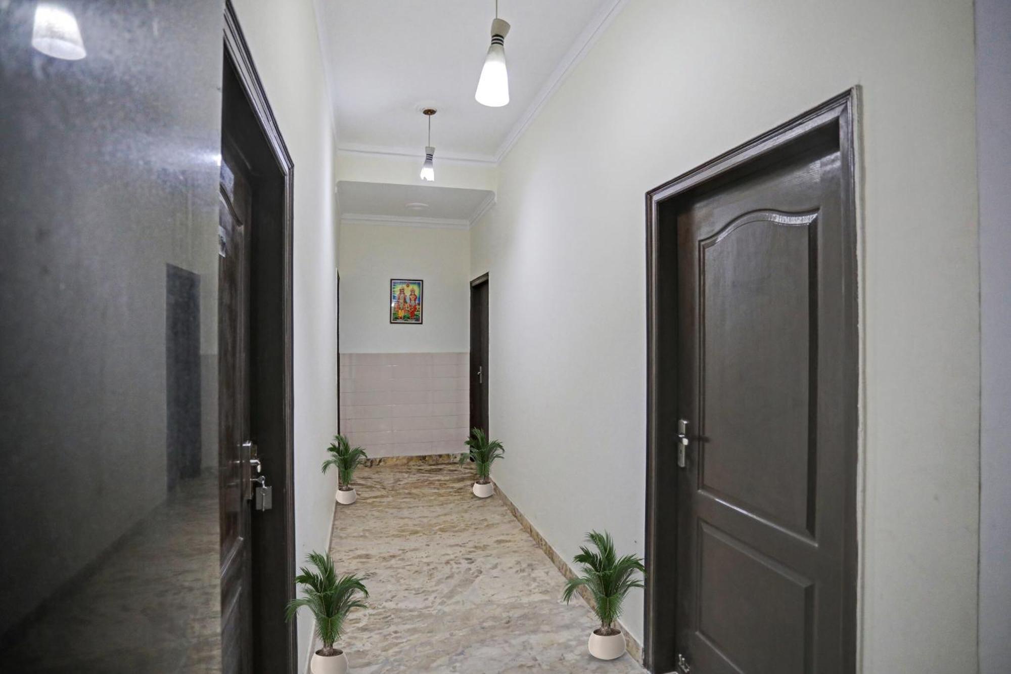Townhouse The Premier View Near Iskcon Temple Noida Hotell Exteriör bild